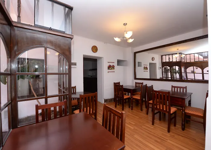 Yabar Plaza Hotel 3*