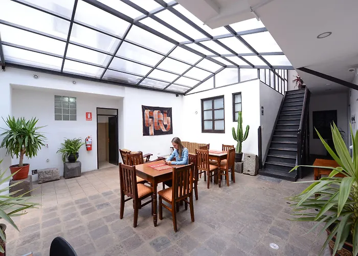 Yabar Plaza Hotel