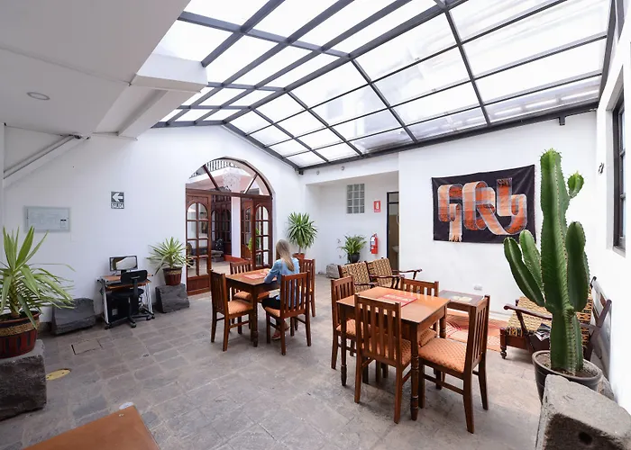 Yabar Plaza Hotel 3*