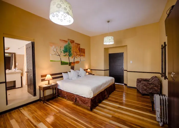 Yabar Plaza Hotel
