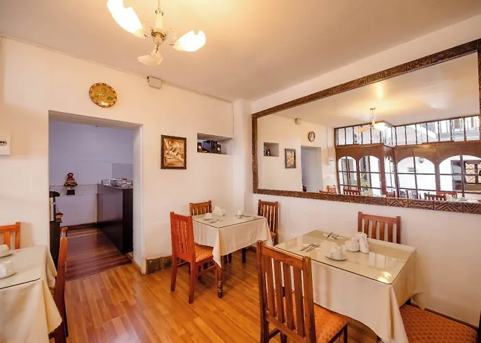 Yabar Plaza Hotel