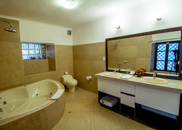 Hotel Yabar Plaza 3*