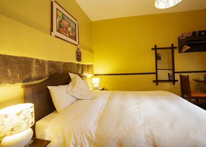 Yabar Plaza Hotel