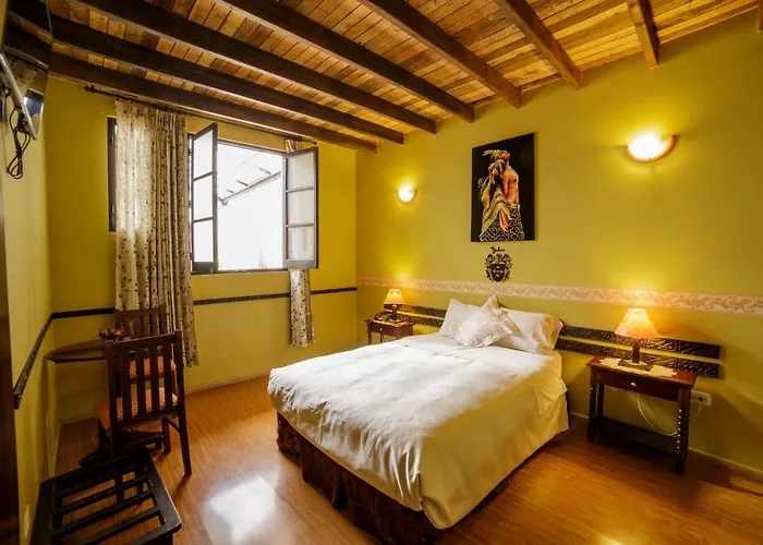 Yabar Plaza Hotel 3*