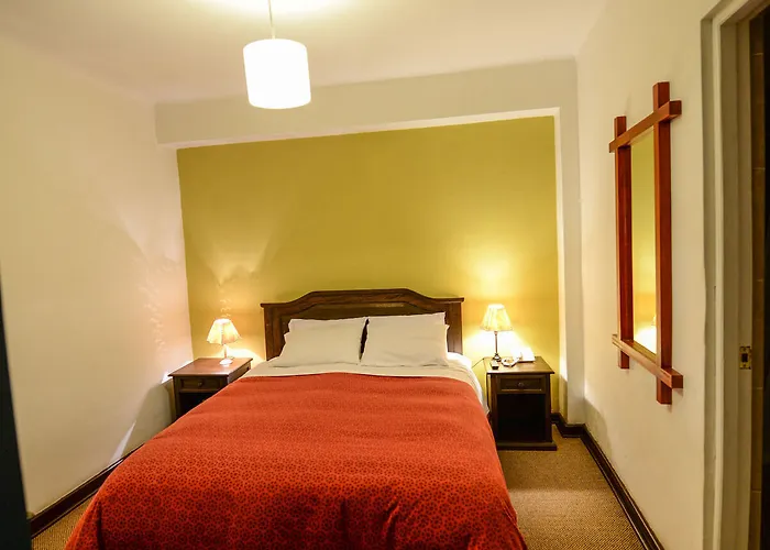 Yabar Plaza Hotel