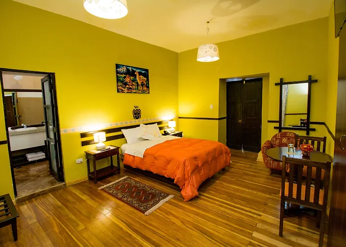 Yabar Plaza Hotel