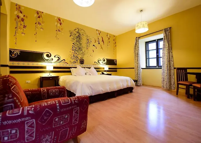 Yabar Plaza Hotel